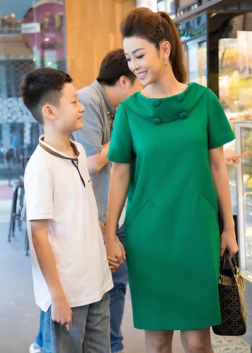 Cuoc song cua con trai Quang Dung - Jennifer Pham sau khi bo me ly hon-Hinh-11