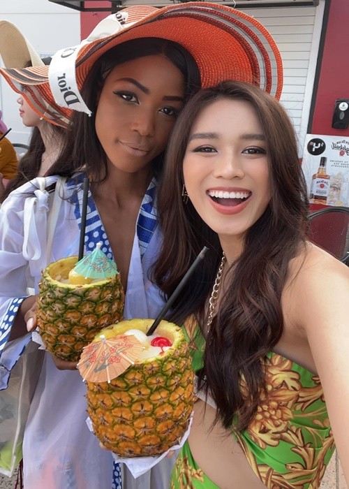 Do Thi Ha mac goi cam o Miss World 2021, dung hang Khanh Van-Hinh-8