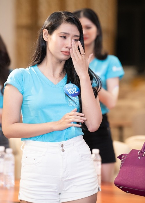 Nam Em do catwalk cung dan thi sinh Miss World Vietnam 2022-Hinh-10