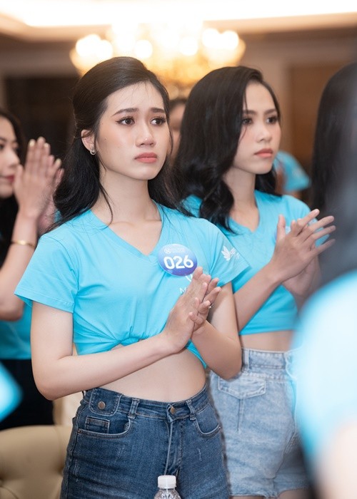 Nam Em do catwalk cung dan thi sinh Miss World Vietnam 2022-Hinh-9