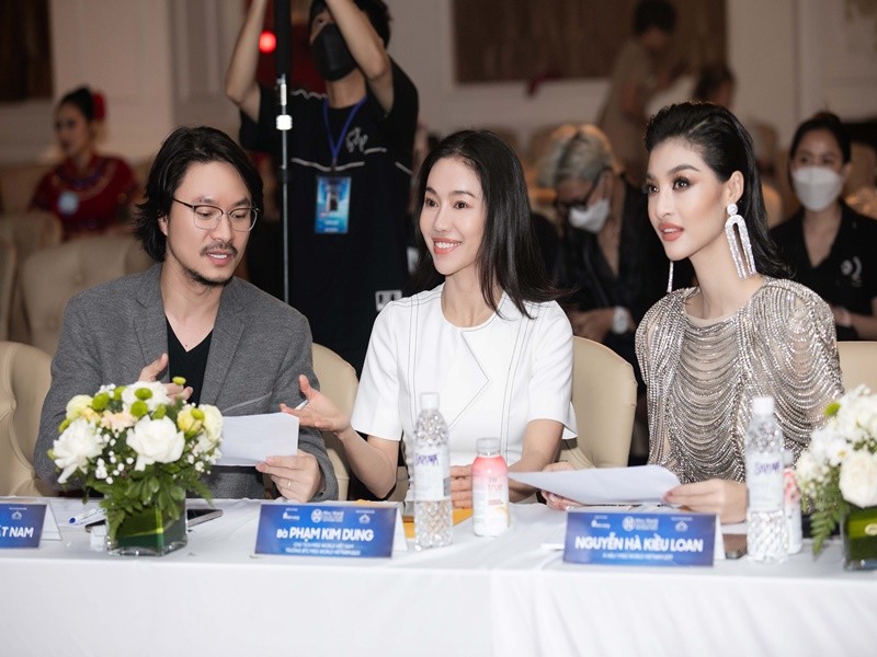Nam Em va dan thi sinh Miss World Vietnam tro tai hat, thuyet trinh-Hinh-12