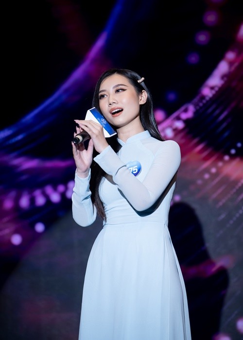 Nam Em va dan thi sinh Miss World Vietnam tro tai hat, thuyet trinh-Hinh-3