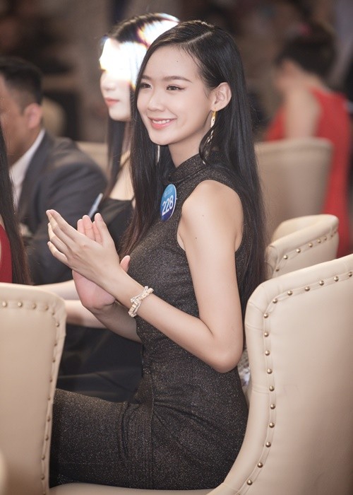 Soi doi thu cua Nam Em o Miss World Vietnam co chieu cao “khung“-Hinh-2