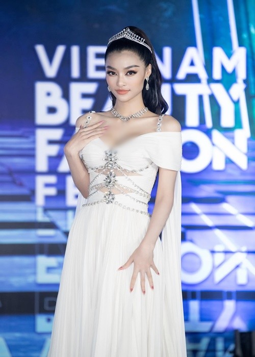 Gu thoi trang goi cam kho cuong cua dan giam khao Miss Grand Vietnam 2022-Hinh-9