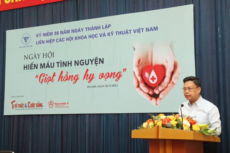 Chu tich Phan Xuan Dung phat dong ngay hoi Hien mau tinh nguyen “Giot hong hy vong“-Hinh-3