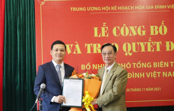 Nha bao Hoang Vung lam Pho Tong bien tap Tap chi Gia dinh Viet Nam