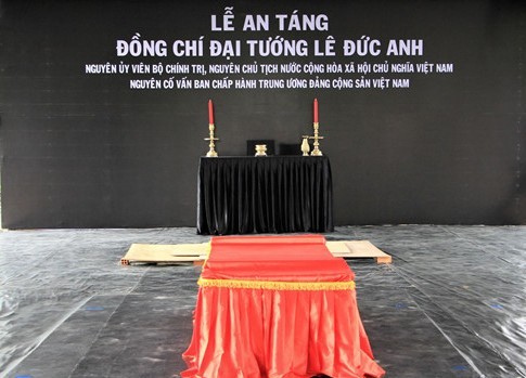 Nguyen Chu tich nuoc, Dai tuong Le Duc Anh da yen nghi noi long dat me-Hinh-27