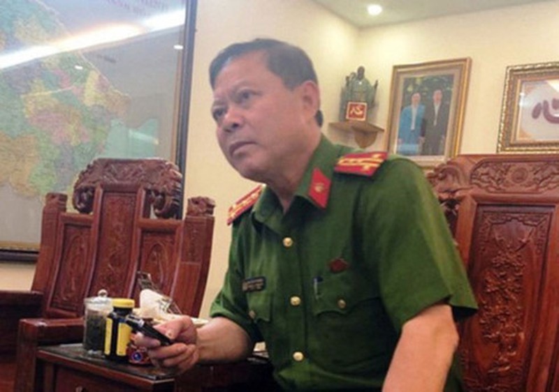 Cuu truong Cong an TP Thanh Hoa Nguyen Chi Phuong bi truy to vi nhan hoi lo