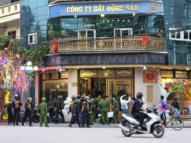 Co hay khong luc luong chuc nang “bao ke” cho Duong Nhue lam can?