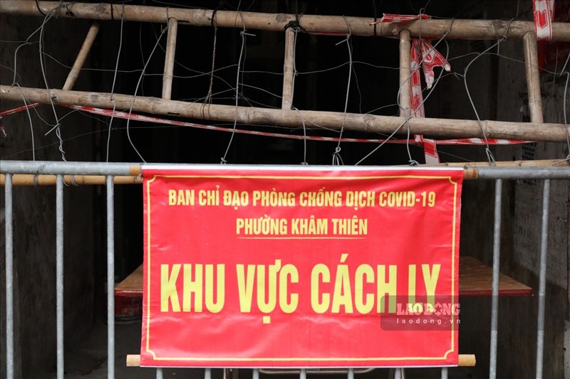 Nguoi dan o cac vung cam Ha Noi khong deo khau trang, lo la phong dich-Hinh-5
