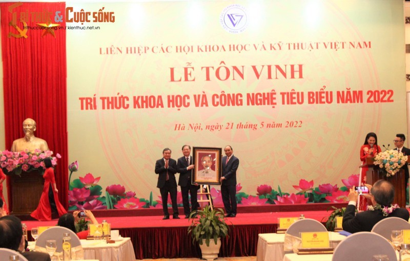 Chu tich nuoc Nguyen Xuan Phuc: “Doi ngu tri thuc KH&CN Viet Nam tao nen nang luc doi moi, sang tao quoc gia”-Hinh-2
