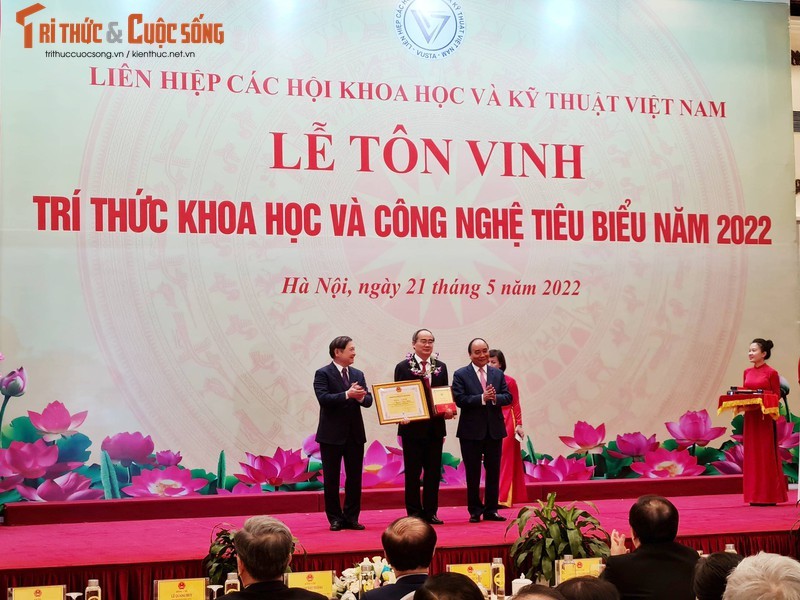 Chu tich nuoc Nguyen Xuan Phuc: “Doi ngu tri thuc KH&CN Viet Nam tao nen nang luc doi moi, sang tao quoc gia”-Hinh-4