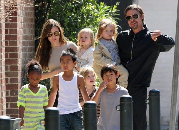 Chi phi cho 6 con cua Brad Pitt va Angelina Jolie ton kem the nao?-Hinh-2