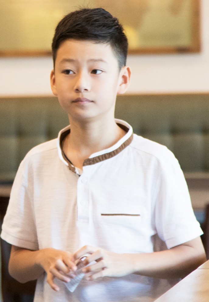 Con trai cua Quang Dung - Jennifer Pham cao 1m72, chung chac o tuoi 13-Hinh-5