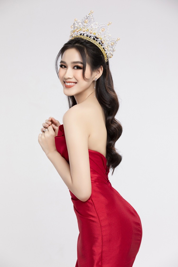 Can ban thiet ke trang phuc an tuong Do Thi Ha thi Miss World-Hinh-3