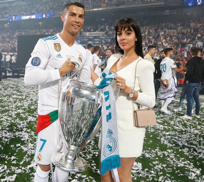 Mãn nhãn gy thời trang sành điệu của bạn gái Ronaldo