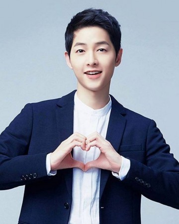 Khoảnh khắc nữ tính giống hệt con gái của Song Joong Ki