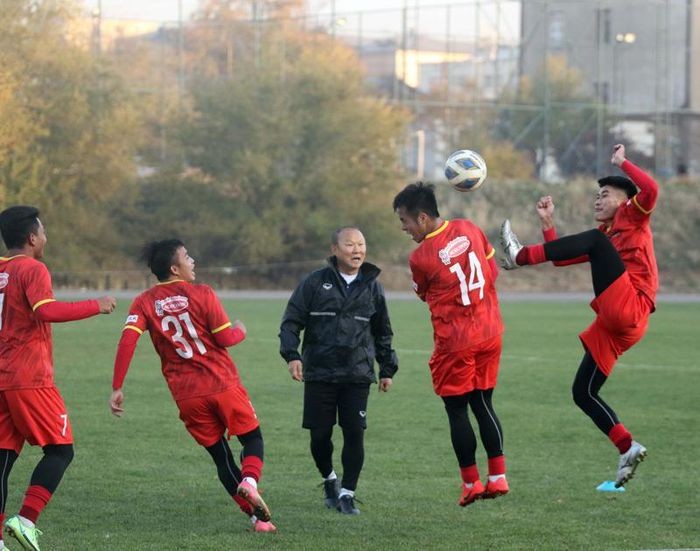 VFF de ong Park Hang-Seo chon nguoi dan dat doi U23 Viet Nam?