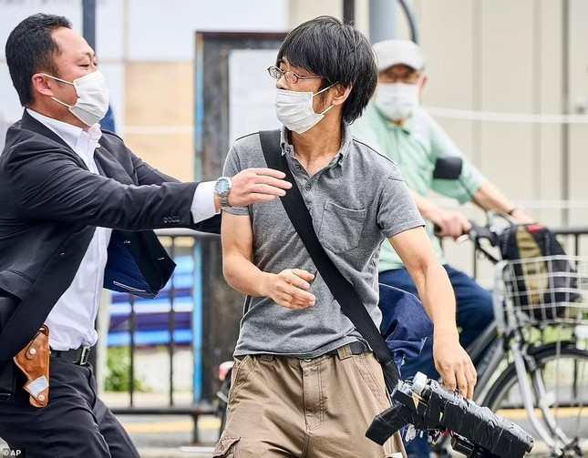 Tình tiết mới từ lời khai của nghi phạm ám sát cố Thủ tướng Abe Shinzo Tinh tiet moi tu loi khai cua nghi pham am sat co Thu tuong Abe Shinzo