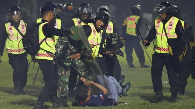 Nguyên nhân đau lòng dẫn đến thảm kịch của bóng đá Indonesia - Hình 3 Nguyen nhan dau long dan den tham kich cua bong da Indonesia-Hinh-3