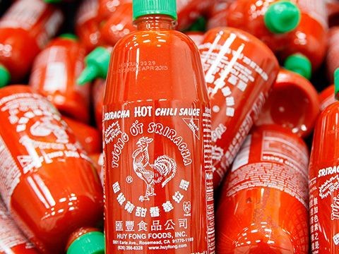 Vi sao tuong ot Sriracha cua trieu phu goc Viet bi thu hoi?