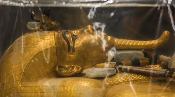 Mo mo pharaoh Tutankhamun, kinh ngac thay bau vat dan lo dien-Hinh-8