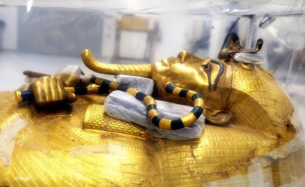Mo mo pharaoh Tutankhamun, kinh ngac thay bau vat dan lo dien