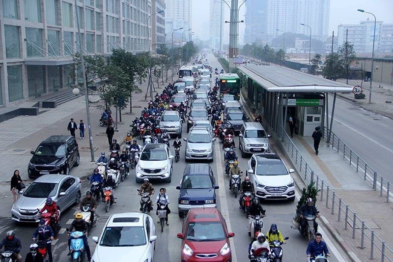 Ha Noi mo them 14 lan uu tien xe buyt: “Lai vao vet xe do BRT”