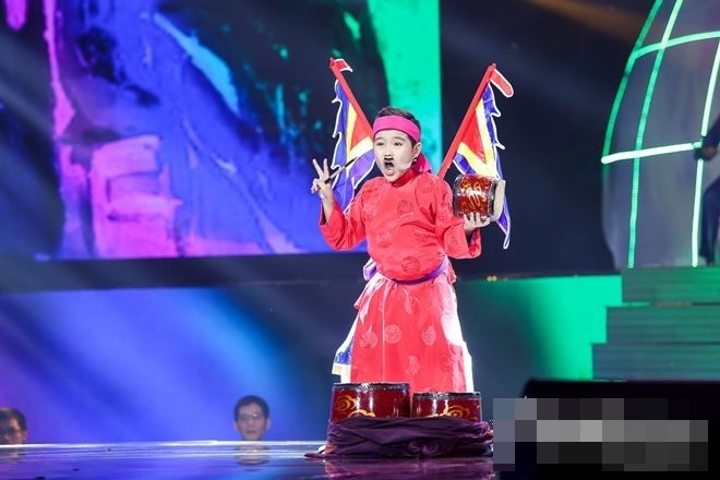 Hoa phu thuy Nhat Minh dang quang Giong hat Viet nhi 2016-Hinh-4