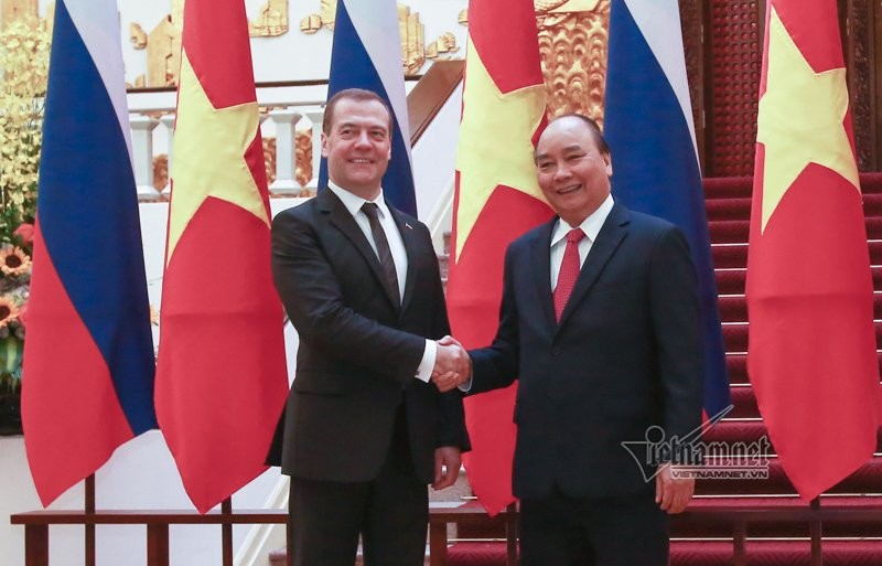 Hinh anh le don chinh thuc Thu tuong Medvedev tham Viet Nam-Hinh-11