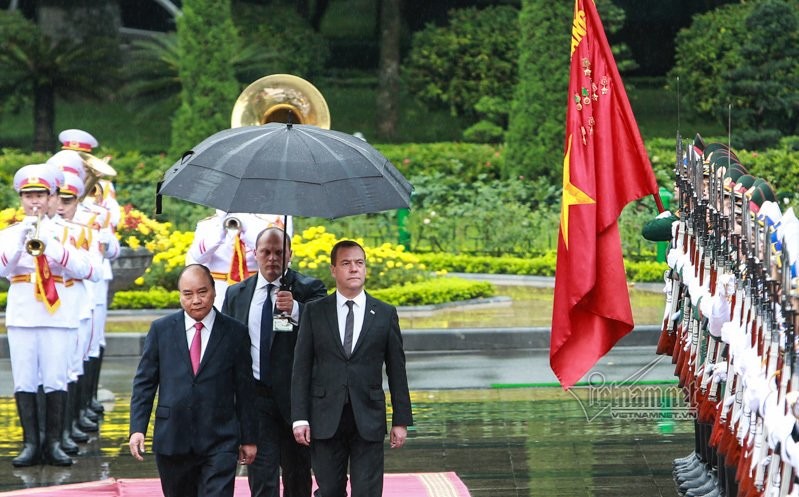 Hinh anh le don chinh thuc Thu tuong Medvedev tham Viet Nam-Hinh-7