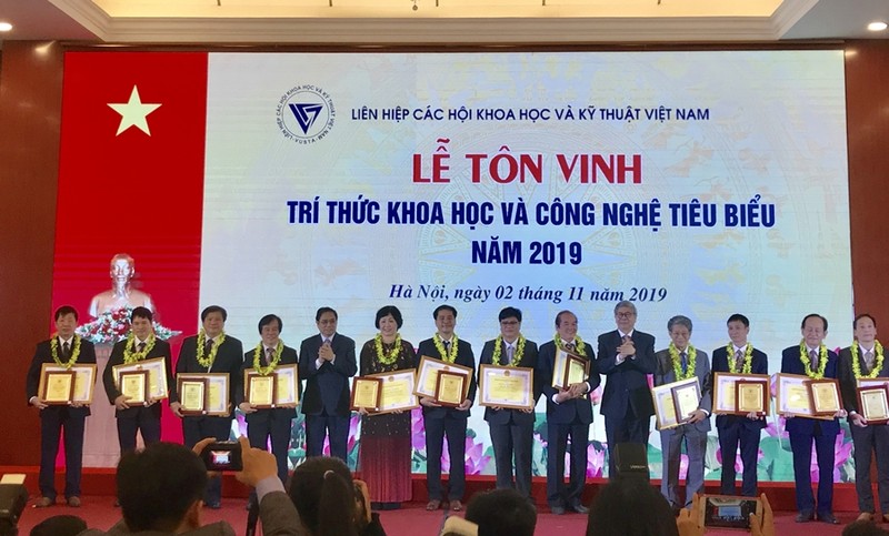 VUSTA long trong vinh danh 112 tri thuc khoa hoc tieu bieu nam 2019-Hinh-3