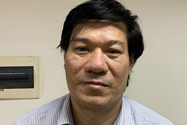 Giam doc CDC Ha Noi bi to 'xe thau', co thu nhap bat thuong tu 2018