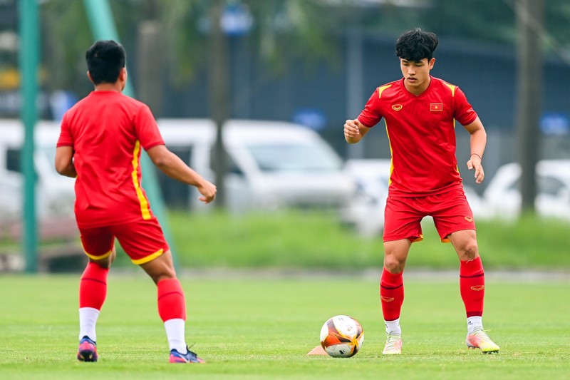 HLV Park Hang-seo vang mat trong buoi tap cua U23 Viet Nam-Hinh-8