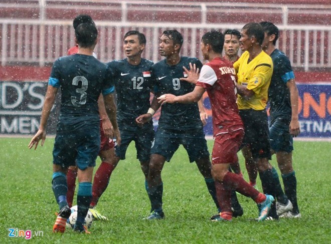 Chien thang U21 Singapore, U21 Viet Nam xay chac ngoi dau-Hinh-2