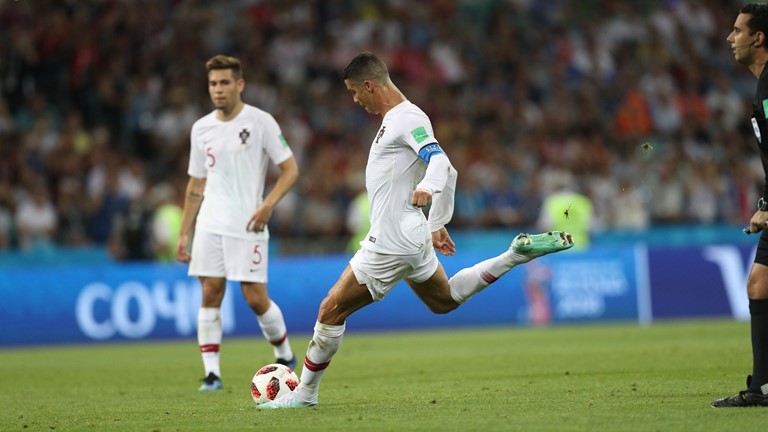 Uruguay 2 - 1 Bo Dao Nha: Cavani tien Ronaldo ve nuoc theo chan Messi-Hinh-3