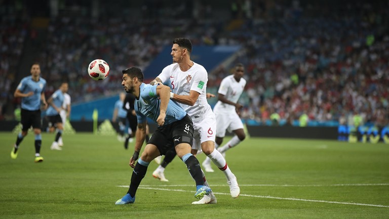 Uruguay 2 - 1 Bo Dao Nha: Cavani tien Ronaldo ve nuoc theo chan Messi-Hinh-7