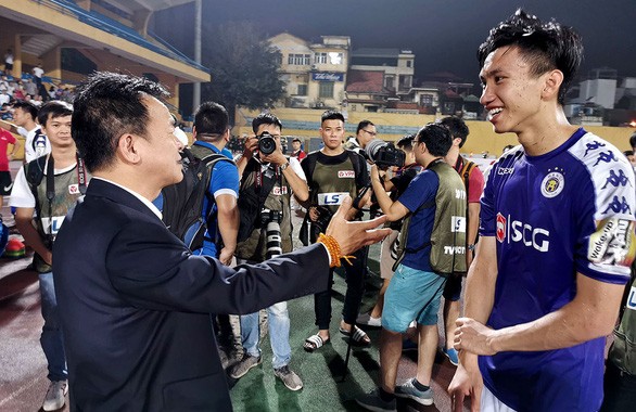 Van Hau khong ve da VCK U23 chau A: giao dich giua CLB Ha Noi, Heerenveen nhu nao?