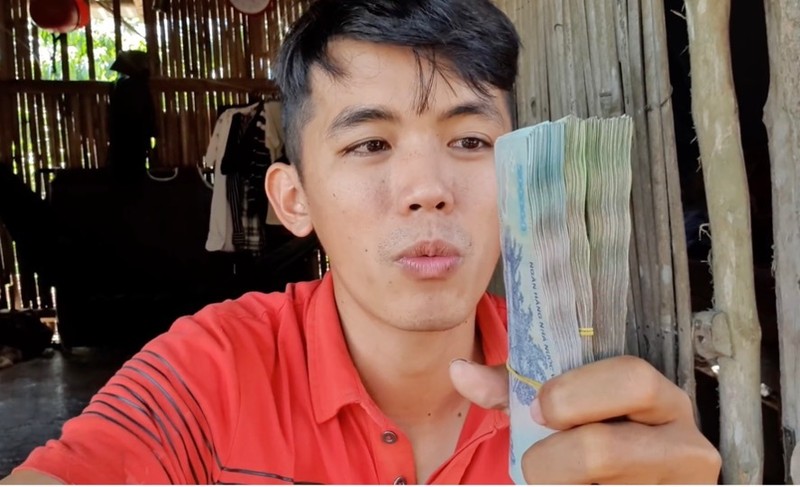 YouTuber ngheo nhat Viet Nam lan dau chia se ve ban than-Hinh-5
