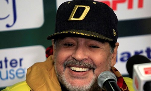 Huyen thoai Maradona bi phat vi ung ho Venezuela va Tong thong Maduro