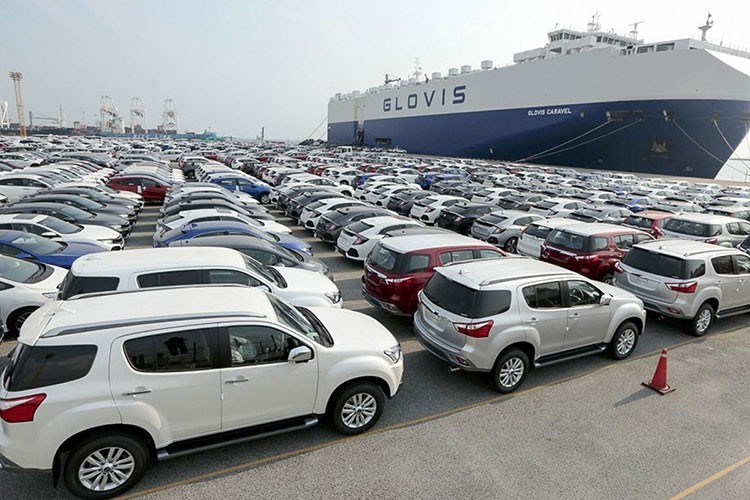 Xe ôtô nhập khẩu về Việt Nam giảm hơn 70% trong tháng 1/2022