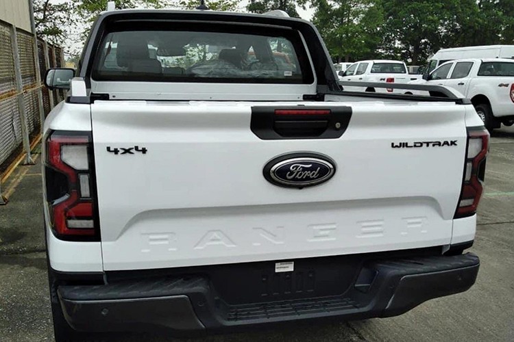 Can canh Ford Ranger 2023 