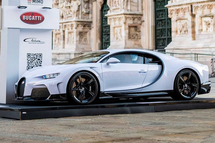 Mau son Bugatti Chiron dat ngang sieu xe Lamborghini Huracan 