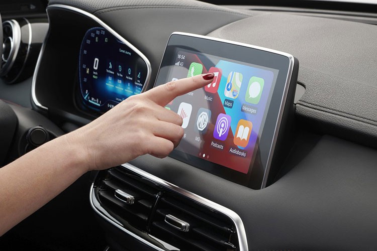 Nhung luu y khi su dung Apple CarPlay va Android Auto tren xe oto