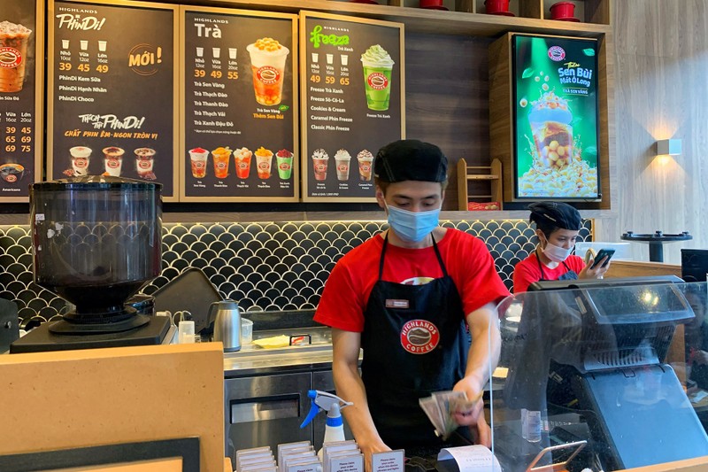 Highlands Coffee tang gia, Starbucks va Trung Nguyen Legend giu nguyen