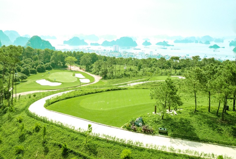 Can canh khu nghi duong - san golf tren nui ngam tron vinh Ha Long-Hinh-2