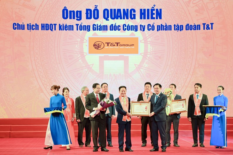 Doanh nhan Do Quang Hien duoc trao tang Huan chuong Lao dong hang Nhat
