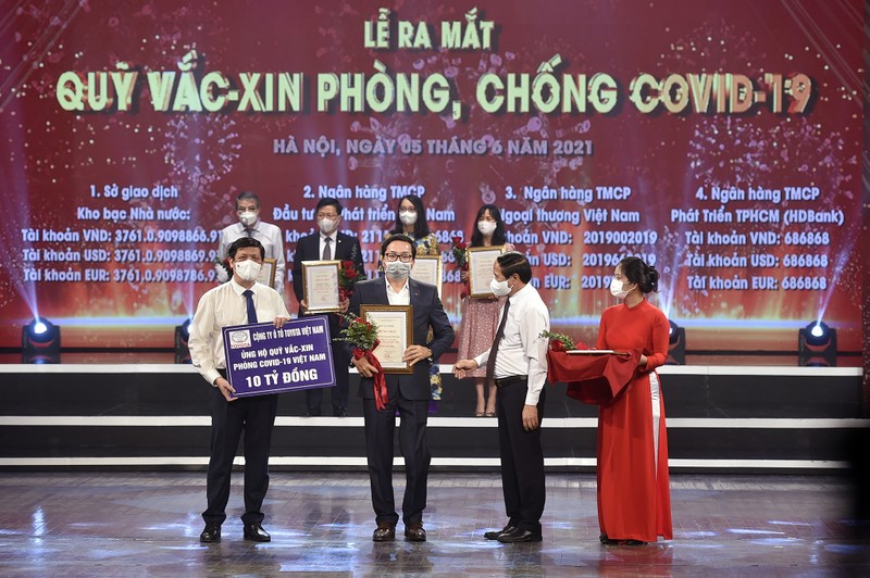 Toyota Viet Nam ung ho 10 ty cho quy Vac-xin phong COVD-19