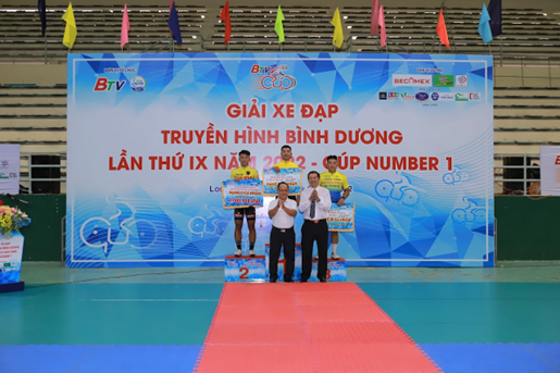 Number 1 tiep suc VDV chinh phuc chang 2 giai xe dap truyen hinh Binh Duong-Hinh-4