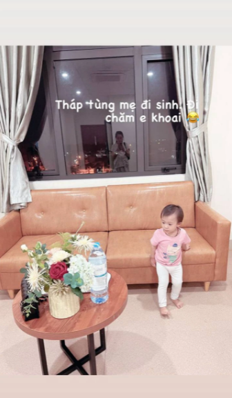 Vo Phan Van Duc ha sinh con trai, netizen toi tap chuc mung-Hinh-3